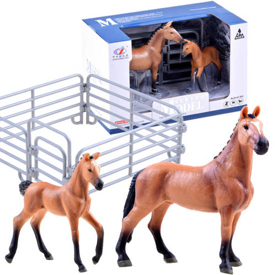 Zestaw figurek koń źrebak konie malowane ZA3391